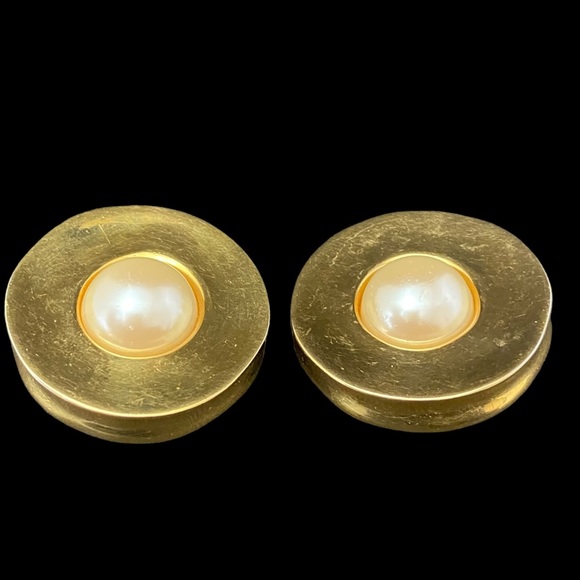 Givenchy Jumbo Oversized Pearl Gold Dome Round Clip Earrings 90s vintage - Picture 10 of 10